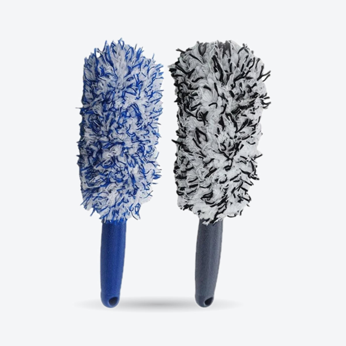 Brosses à jantes bleue et noire côte à côte