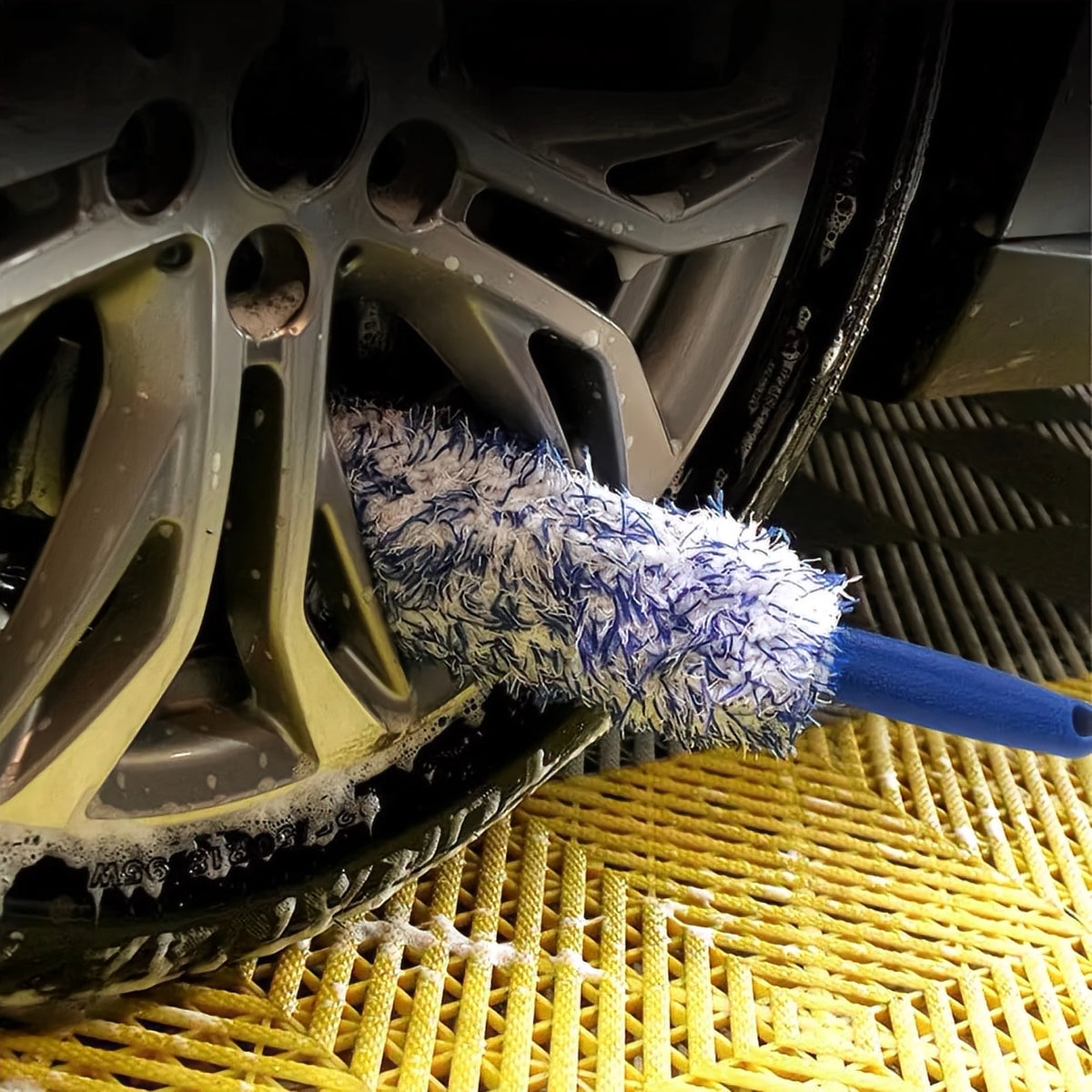 Brosse à jantes en microfibre en situation