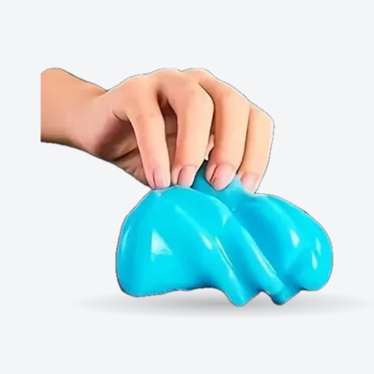 Gel nettoyant bleu tenu à la main
